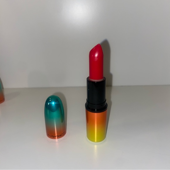 Mac wash and dry lipstick bundle - Picture 9 of 11